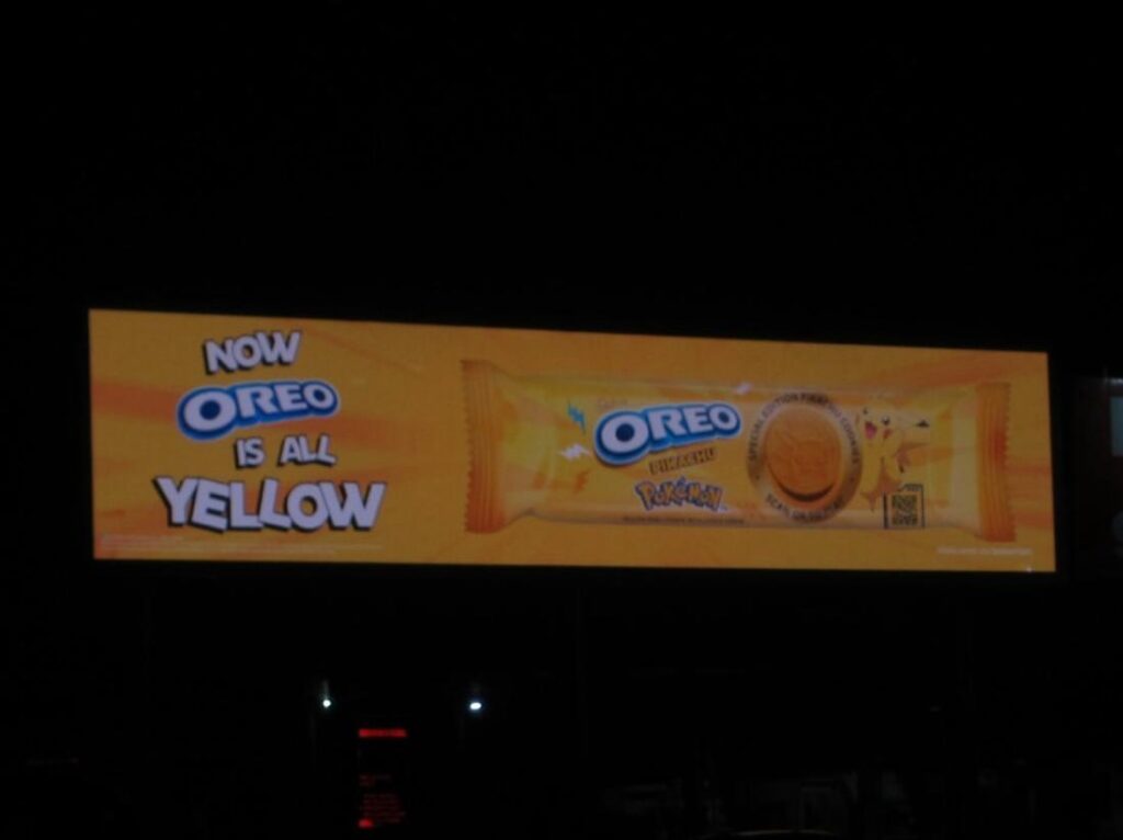 oreo marketing during coldplay concert and syncing with the song yellow with the launch of its new yellow colour packaging